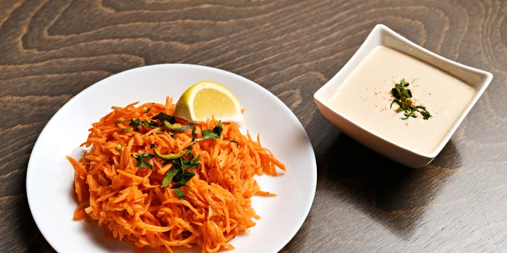 Středomořské all you can eat v Nuslích: veganské i masové dobroty v neomezeném množství pro 1 či 2 osoby