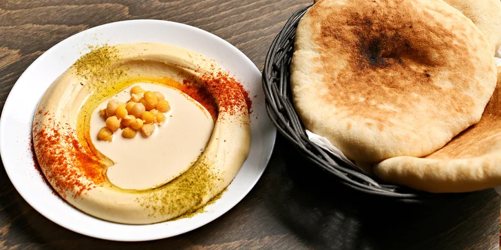 Středomořské all you can eat v Nuslích: veganské i masové dobroty v neomezeném množství pro 1 či 2 osoby
