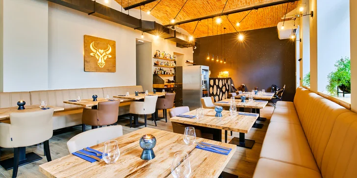 Steakové degustační menu pro 2 osoby: dva nebo tři chody i káva a lahev vína