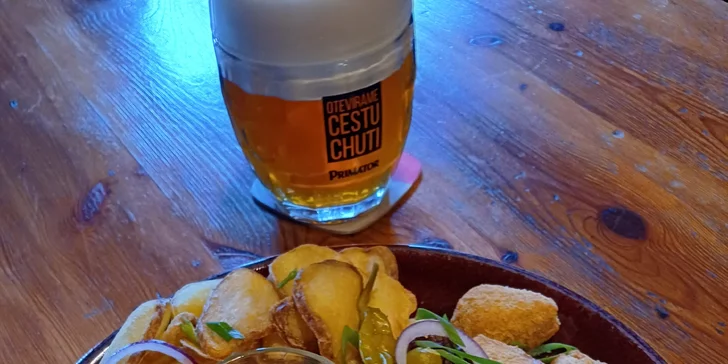 Smažené sýry, stripsy nebo žebra, přílohy i pití pro 1 nebo 2 osoby