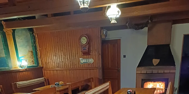 Smažené sýry, stripsy nebo žebra, přílohy i pití pro 1 nebo 2 osoby