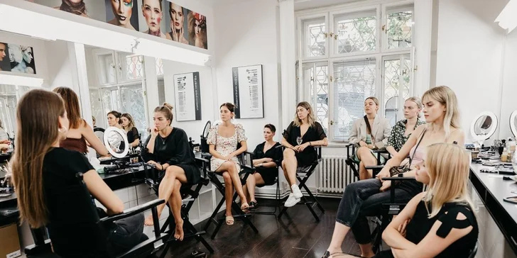 Kurz líčení pro 2 osoby: péče o pleť, líčení i certifikát o absolvování