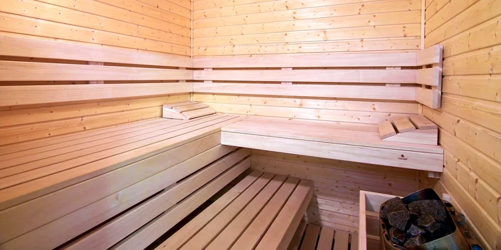 Romantický balíček: privátní vířivka a sauna, voucher na jídlo i degustace piv
