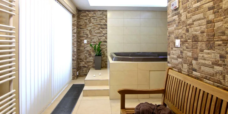Romantický balíček: privátní vířivka a sauna, voucher na jídlo i degustace piv