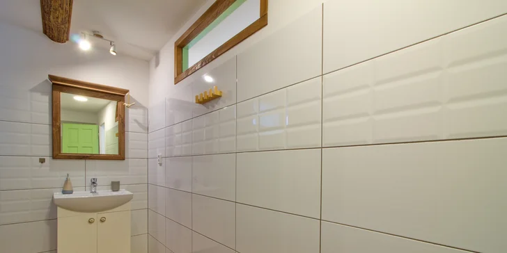 Apartmán na Kokořínsku až pro 6 osob: zahrada s koupacím sudem, v okolí výletní cíle