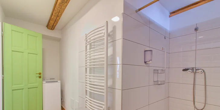 Apartmán na Kokořínsku až pro 6 osob: zahrada s koupacím sudem, v okolí výletní cíle