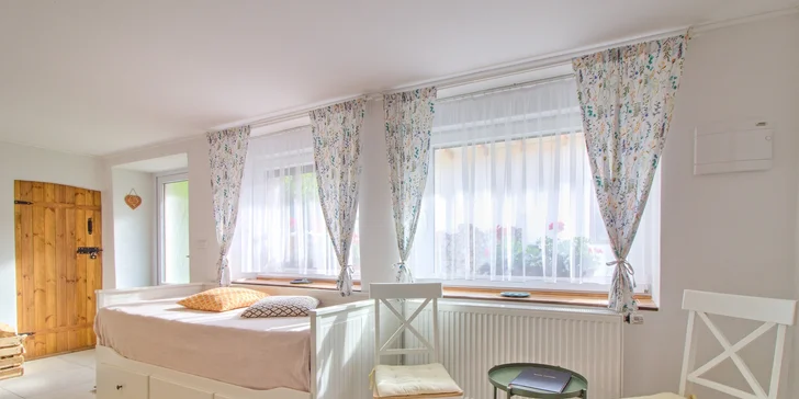 Apartmán na Kokořínsku až pro 6 osob: zahrada s koupacím sudem, v okolí výletní cíle