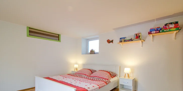 Apartmán na Kokořínsku až pro 6 osob: zahrada s koupacím sudem, v okolí výletní cíle