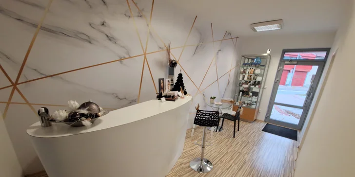 Dárkový voucher v hodnotě 1000-3000 Kč: kosmetika, masáže, solárium i permanentní make-up