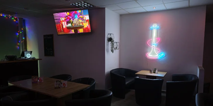 Vodní dýmka i nachos s dipem a míchaný drink v centru Ostravy