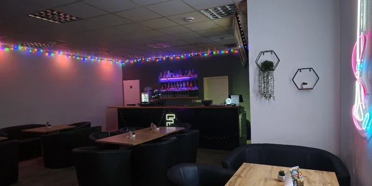 Vodní dýmka i nachos s dipem a míchaný drink v centru Ostravy