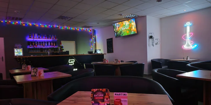 Vodní dýmka i nachos s dipem a míchaný drink v centru Ostravy