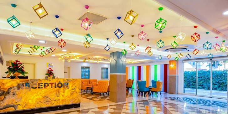 Turecko: 4* hotel, ultra all inclusive i doprava, až 2 děti za cenu letenky