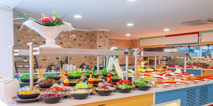 Turecko: 4* hotel, ultra all inclusive i doprava, až 2 děti za cenu letenky