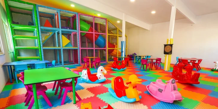 Turecko: 4* hotel, ultra all inclusive i doprava, až 2 děti za cenu letenky