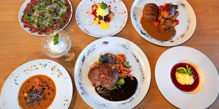 Degustační menu pro 2 osoby na okraji Pardubic: carpaccio, steaky, sorbet i dezert a káva