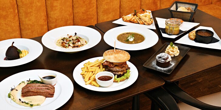 Tříchodové degustační obědové menu v Karlíně pro 2 osoby: kulajda, flank steak, burger i dezert s kávou a víno