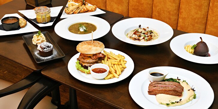 Tříchodové degustační obědové menu v Karlíně pro 2 osoby: kulajda, flank steak, burger i dezert s kávou a víno