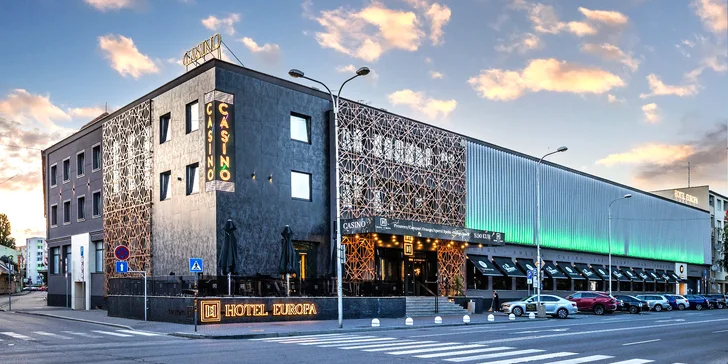 Víkendový pobyt v hotelu Europa: polopenze i hrací žetony do kasina
