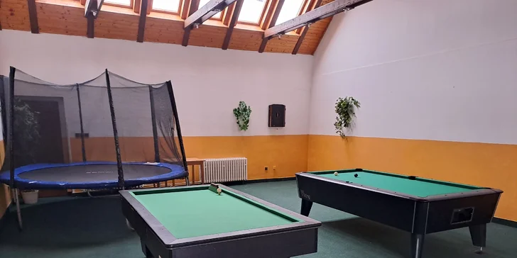 Hotel v Českém středohoří se snídaněmi či polopenzí a saunou