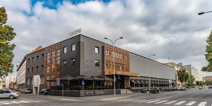 Víkendový pobyt v hotelu Europa: polopenze i hrací žetony do kasina