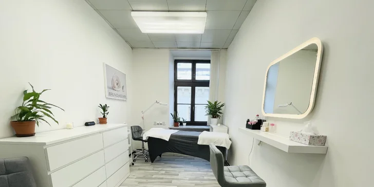 Krásně upravené obočí: barvení, bio henna nebo laminace obočí pro zkrocení divokých chloupků