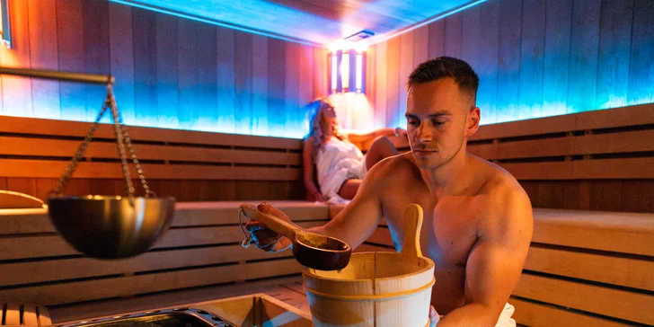 Privátní wellness na 90 minut pro 1-6 osob: sauna, vířivka a relax zóna i láhev sektu