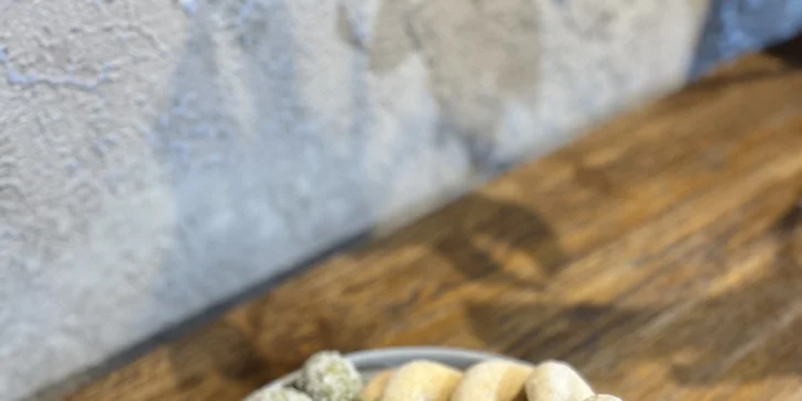 300 g vanilkových rohlíčků či 500g mix vánočního cukroví s 8 druhy