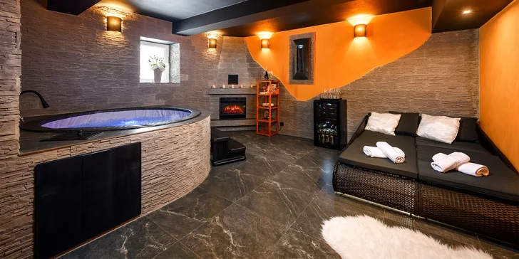 Noc ve wellness: podsvícená vířivka, finská sauna, občerstvení i snídaně