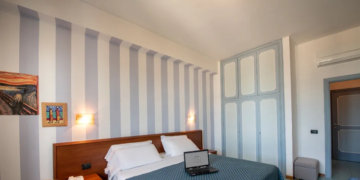 Dovolená na Jadranu: hotel přímo u pláže, plná penze i wellness s vířivkou, saunou a vyhřívanými bazény