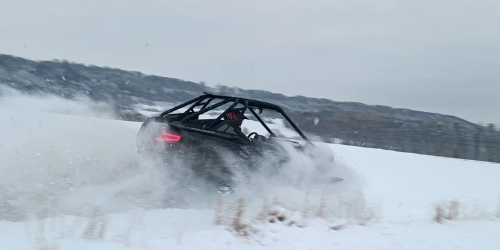Jízda na přírodním okruhu: 15–60 min. řízení terénní buggy či spolujízdy v dakarské