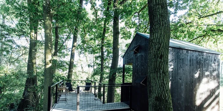 Kouzelný pobyt v treehouse až pro 4 osoby i venkovní sudová sauna