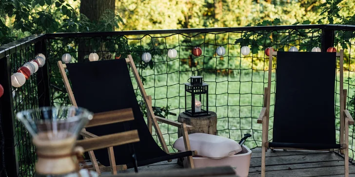 Kouzelný pobyt v treehouse až pro 4 osoby i venkovní sudová sauna