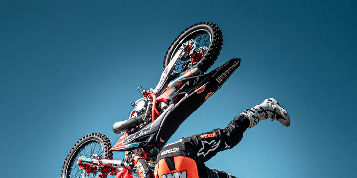 Tandem backflip s Petrem Pilátem: příprava, zapůjčení vybavení i video