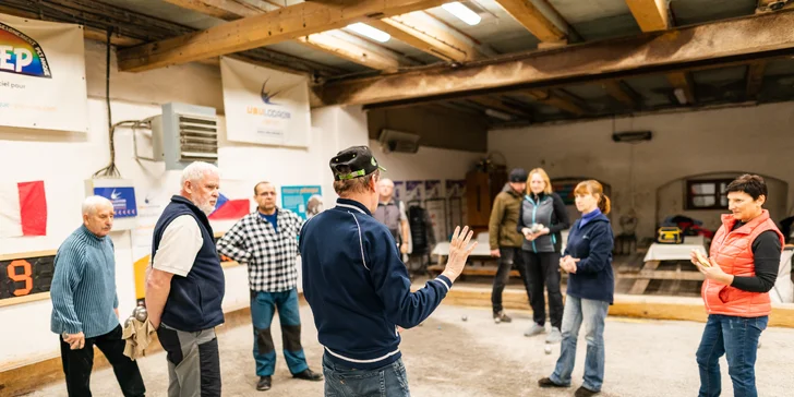 Skupinová nebo VIP lekce pétanque na největším krytém hřišti