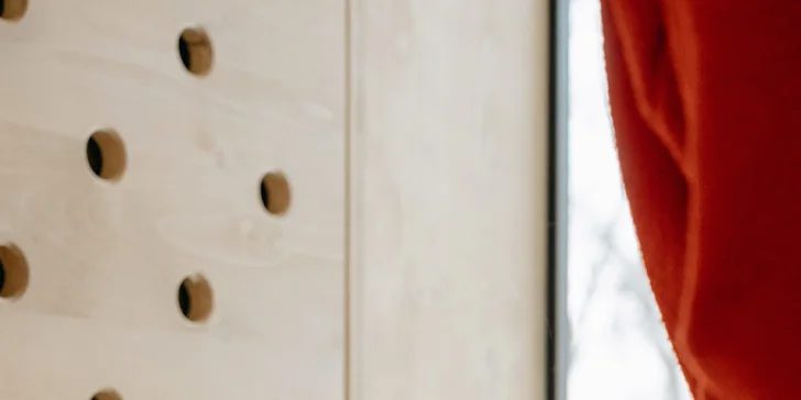 Kouzelný pobyt v treehouse až pro 4 osoby i venkovní sudová sauna