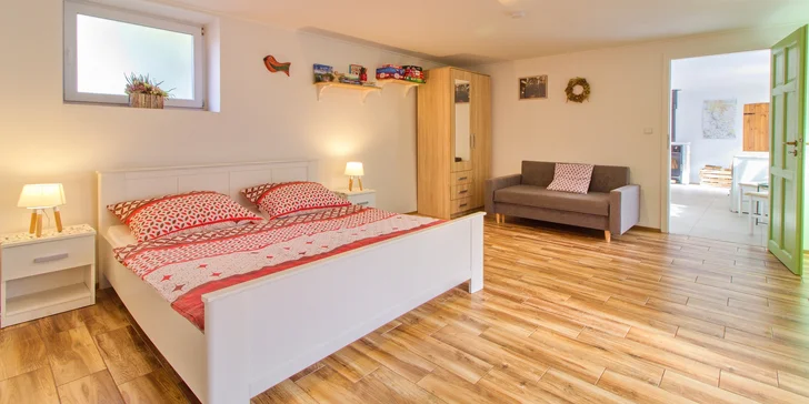 Apartmán na Kokořínsku až pro 6 osob: zahrada s koupacím sudem, v okolí výletní cíle
