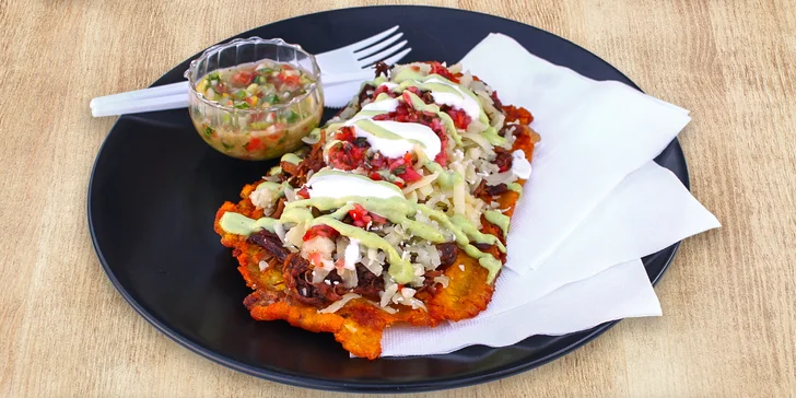 Chutě Jižní Ameriky: taštičky empanadas se salsou nebo placky patacones s masem i pro vegetariány