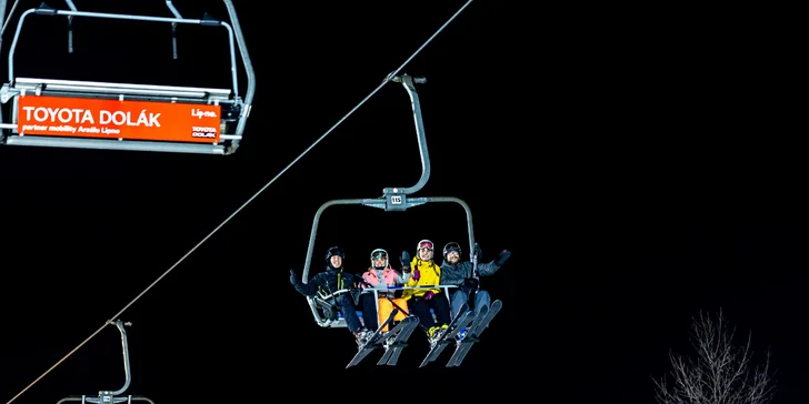 Skipasy na večerní lyžování na Lipně: modrá sjezdovka dlouhá 1400 metrů, hlavní i top sezóna