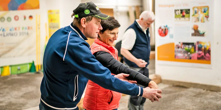 Skupinová nebo VIP lekce pétanque na největším krytém hřišti