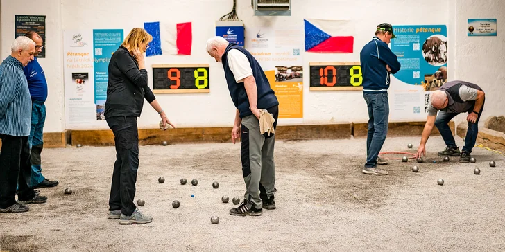 Skupinová nebo VIP lekce pétanque na největším krytém hřišti