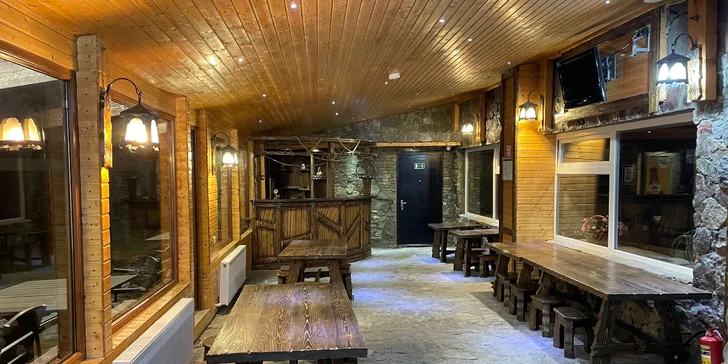 Lyžování v Gruzii na Kavkaze: letenka, skipas, ubytování s polopenzí a průvodce i návštěva Tbilisi