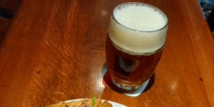 BBQ žebra prohnaná udírnou, coleslaw, bagetka a nápoj pro 1 i 2 osoby