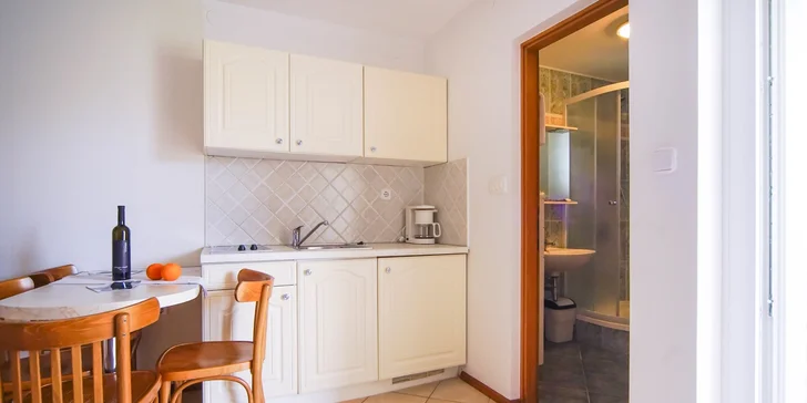 Dovolená na Istrii: pokoj či apartmán, bazén a 350 m na pláž