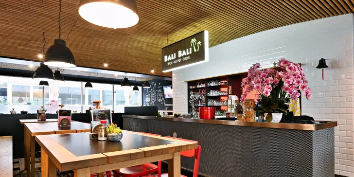 Sushi v Bali Bali u metra Křižíkova: maki, nigiri, california i losos, sety s 8 až 40 ks