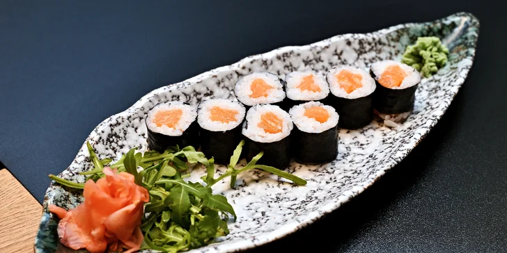 Sushi v novém podniku u metra Křižíkova: maki, nigiri, california i losos, sety s 8 až 40 ks
