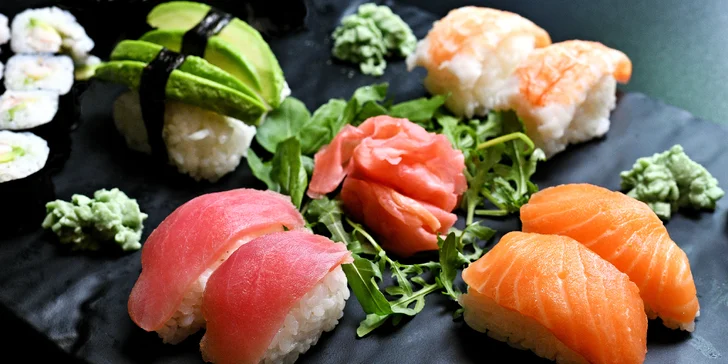 Sushi v novém podniku u metra Křižíkova: maki, nigiri, california i losos, sety s 8 až 40 ks