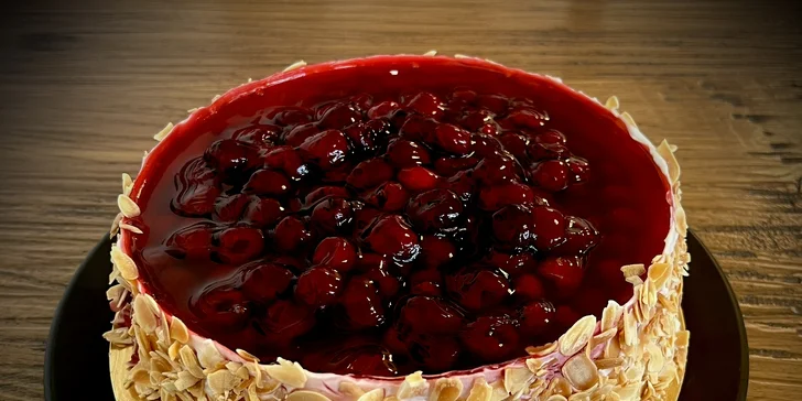 Káva, zákusek i limonáda s kousky ovoce dle výběru pro 1 nebo 2 osoby