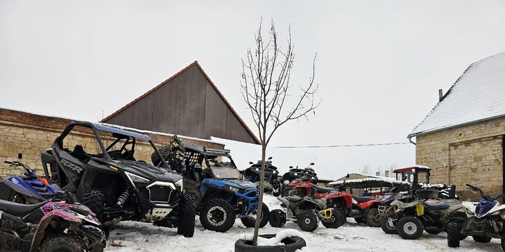 Jízda na přírodním okruhu: 15–60 min. řízení terénní buggy či spolujízdy v dakarské