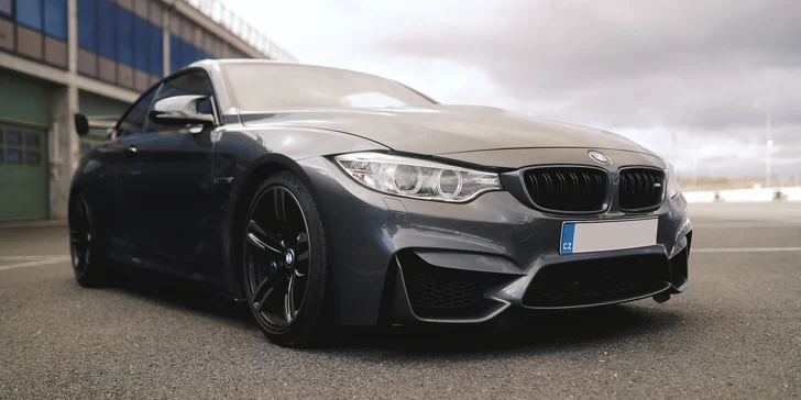 Jízdy na malém či velkém okruhu v Porsche, BMW, Abarthu, Caterhamu, Audi i Jaguaru